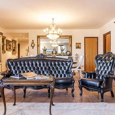 Apartment Boutique - *